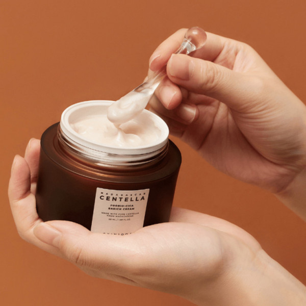 Живильний крем для обличчя з пробіотиками SKIN1004 Madagascar Centella Probio-Cica Enrich Cream 10083 фото