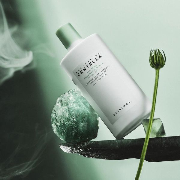 Сонцезахисне молочко з чайним деревом Skin1004 Madagascar Centella Tea-Trica Soothing Sun Milk, 50 мл 10007 фото